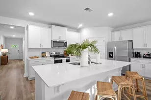 1053 Lakes Blvd, Brunswick, GA 31525 - Photo 7