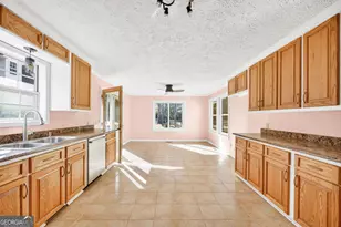 146 Commodore Dr NW, Milledgeville, GA 31061 - Photo 3