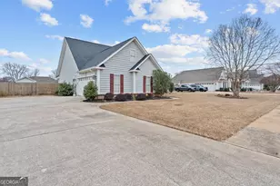 203 Lovorn Cir, Warner Robins, GA 31088 - Photo 5