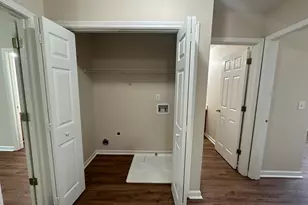 6296 Hickory Ln Cir, Union City, GA 30291 - Photo 11