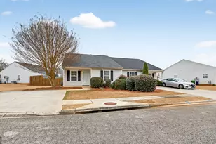 1656 Summerwoods Cir, Griffin, GA 30224 - Photo 3