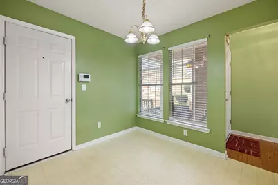 2530 Hillvale Circle, Lithonia, GA 30058 - Photo 15