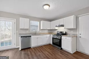 826 Greenhedge Way, Stone Mountain, GA 30088 - Photo 13