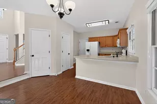 7038 Surrey Dr, Woodstock, GA 30189 - Photo 9