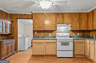 546 Fourth St, Madison, GA 30650 - Photo 13