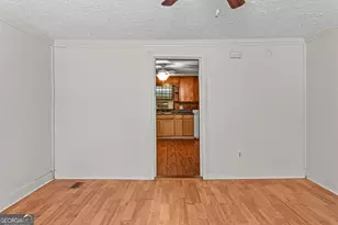 546 Fourth St, Madison, GA 30650 - Photo 11