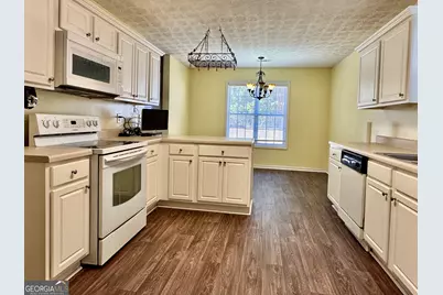 39 Canterbury Drive, Grantville, GA 30220 - Photo 7