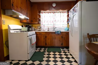 205 Matthews Street, Barnesville, GA 30204 - Photo 11