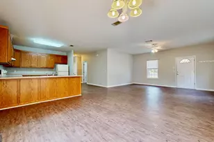 122 Grove Hill Ave, Blackshear, GA 31516 - Photo 3