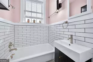 210 E State St, Savannah, GA 31401 - Photo 23