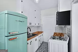 210 E State St, Savannah, GA 31401 - Photo 15