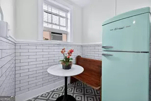 210 E State St, Savannah, GA 31401 - Photo 17