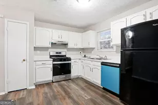 1045 Forest Path, Stone Mountain, GA 30088 - Photo 9