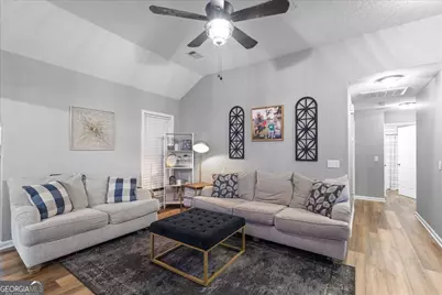 319 Tyson Glen Drive, Warner Robins, GA 31088 - Photo 9