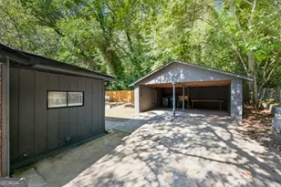 2541 Santa Barbara Dr NW, Atlanta, GA 30318 - Photo 15