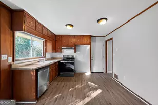 4844 Zinzendorf Dr, Lithonia, GA 30038 - Photo 7