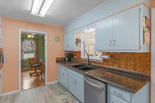 329 Pine St, Barnesville, GA 30204 - Photo 17