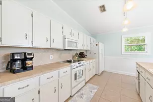 208 Paradise Marsh Cir, Brunswick, GA 31525 - Photo 11