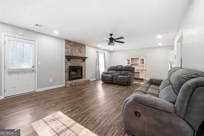 264 Aspen Lake Drive W, Newnan, GA 30263 - Photo 17