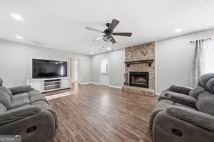 264 Aspen Lake Dr W, Newnan, GA 30263 - Photo 7