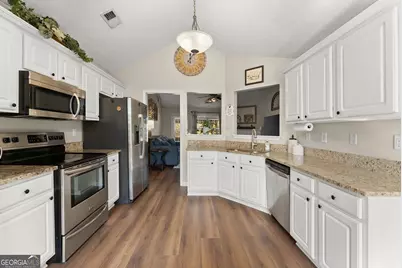 1360 Platinum Drive, Hoschton, GA 30548 - Photo 11