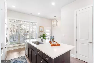 4325 Parkside Place, Atlanta, GA 30342 - Photo 9