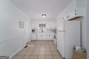 2122 Lakeview Dr, Waycross, GA 31501 - Photo 5