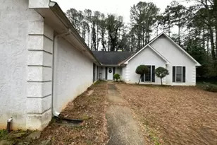 1253 Grindenwald Dr, Jonesboro, GA 30238 - Photo 3