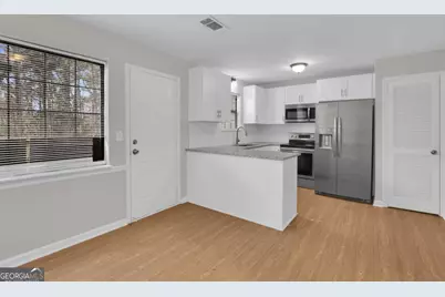 3033 Parkside Court, Snellville, GA 30078 - Photo 5