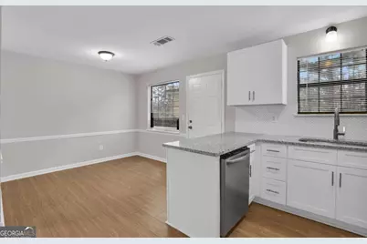 3033 Parkside Court, Snellville, GA 30078 - Photo 9