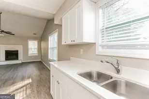 10442 Tara Pointe Dr, Jonesboro, GA 30238 - Photo 7