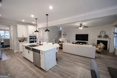 6833 Benjamin Drive, Flowery Branch, GA 30542 - Photo 9