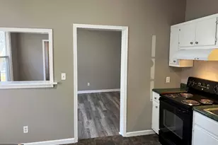 319 E Broadway St, Griffin, GA 30223 - Photo 5