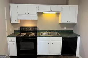 319 E Broadway St, Griffin, GA 30223 - Photo 3