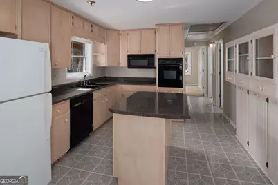 187 Lakeshore Circle NE, Milledgeville, GA 31061 - Photo 11