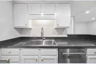 22 Ivy Parkway NE, Atlanta, GA 30342 - Photo 17