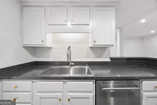 22 Ivy Pkwy NE, Atlanta, GA 30342 - Photo 17