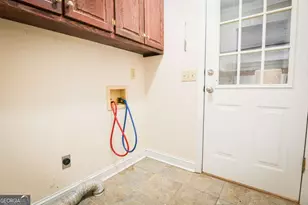 1010 Charles Ct, Statham, GA 30666 - Photo 7