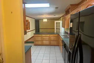 614 N Victory Dr, Lyons, GA 30436 - Photo 17