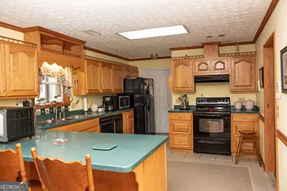 614 N Victory Dr, Lyons, GA 30436 - Photo 7