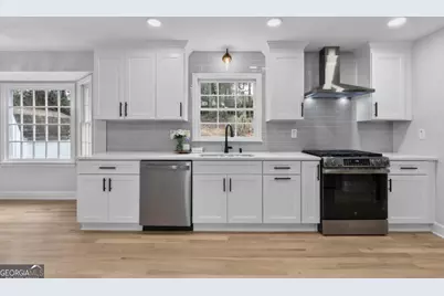 2802 Lakeview Court, Buford, GA 30519 - Photo 5