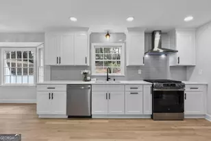 2802 Lakeview Ct, Buford, GA 30519 - Photo 5