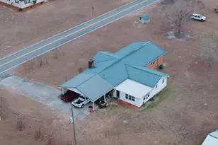 898 Sycamore Ln, Baxley, GA 31513 - Photo 3