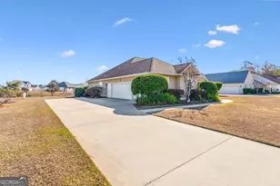 423 Belmont Cir, Brunswick, GA 31525 - Photo 3