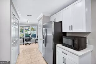 3005 River Dr, Savannah, GA 31404 - Photo 9