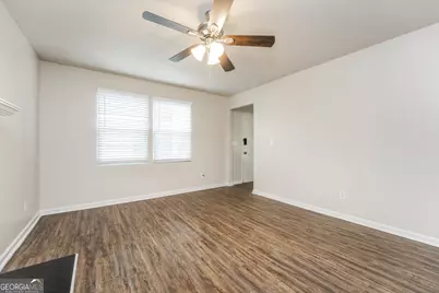 5439 Farmview Close, Stone Mountain, GA 30088 - Photo 3