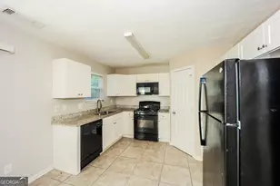 9510 Lakeview Rd, Union City, GA 30291 - Photo 7