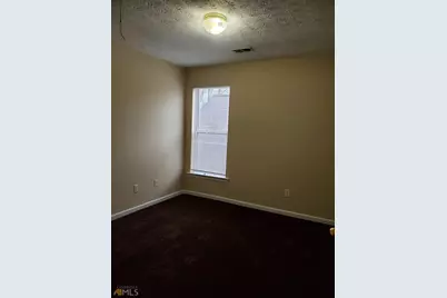 9555 Lakeview Circle, Union City, GA 30291 - Photo 5