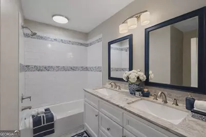 2529 Ryne Street NW, Atlanta, GA 30318 - Photo 9