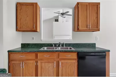 3338 Lindale Court, Ellenwood, GA 30294 - Photo 17